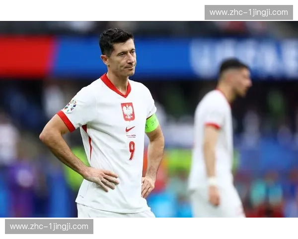 莱万肌肉伤势反复引关注 波兰附加赛战术适配性考验